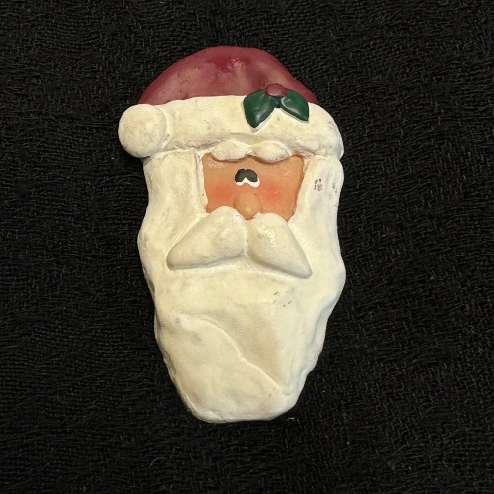 CMI/Henton Santa Claus Brooch Hand Painted‎ Christmas Pin Folk Art Style